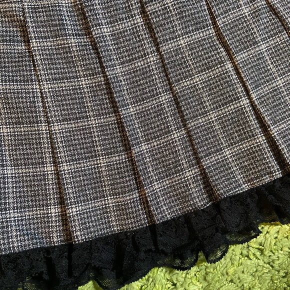 Current mood grey pleated plaid mini skirt with lace XS - Picture 4 of 4